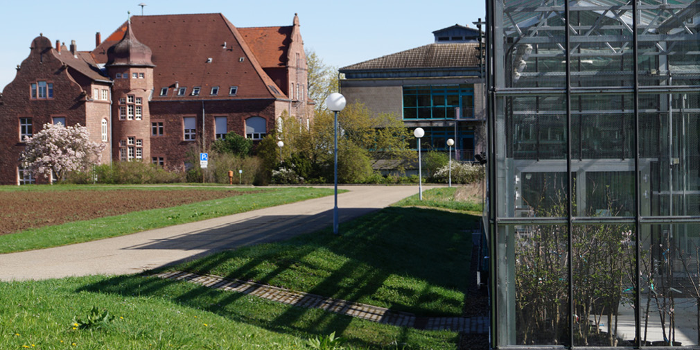 Laborgebäude und Forschungsgewächshaus Laborgebäude und Forschungsgewächshaus