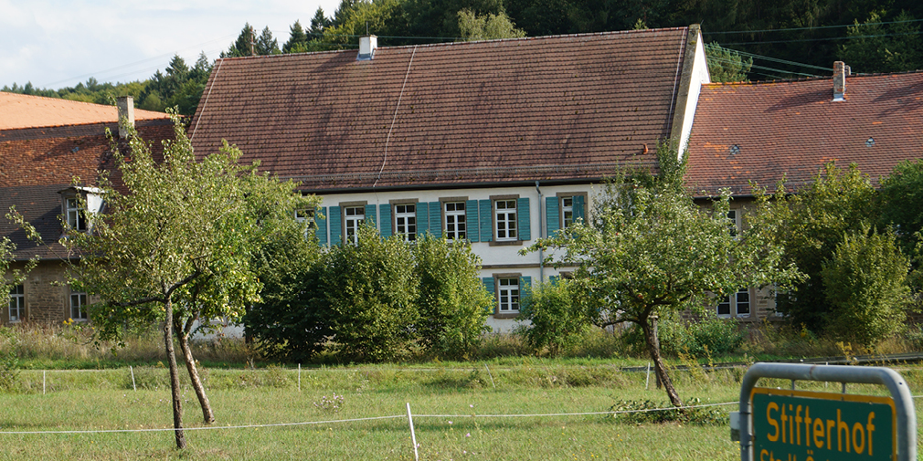 Historisches Gebäude des Versuchsguts Stifterhof Historisches Gebäude des Versuchsguts Stifterhof